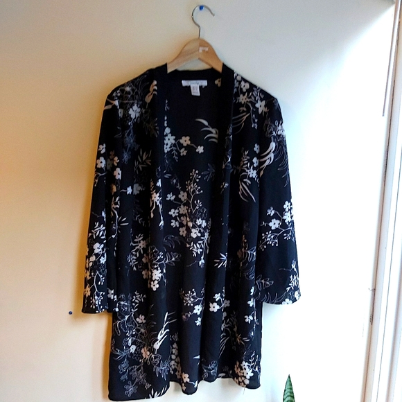 4/$25 Floral print kimono with wide sleeves - Picture 1 of 10